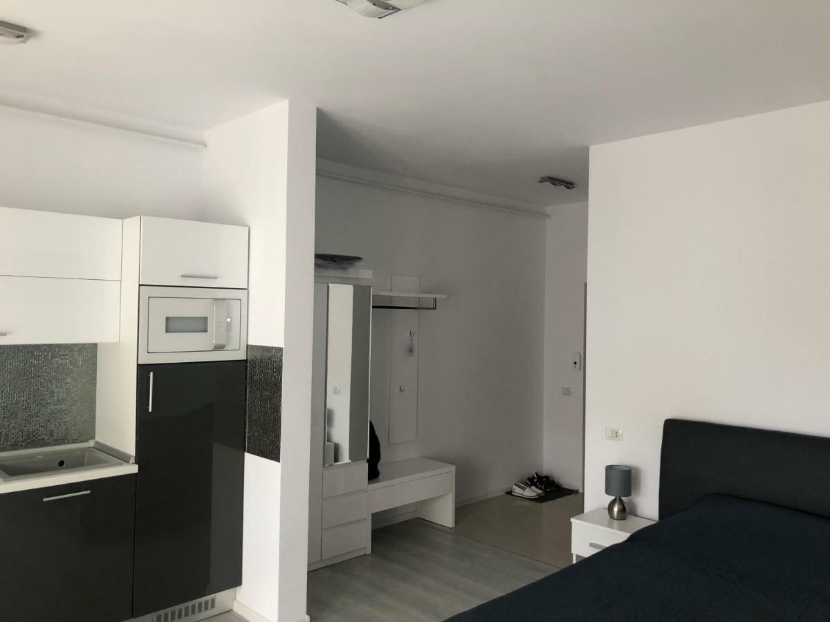 Miramar Studio Apartment Navodari Exterior photo